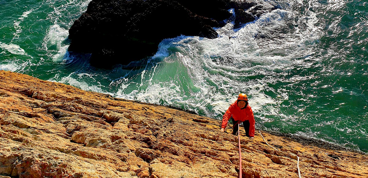 Intro rock climbing course. Snowdonia